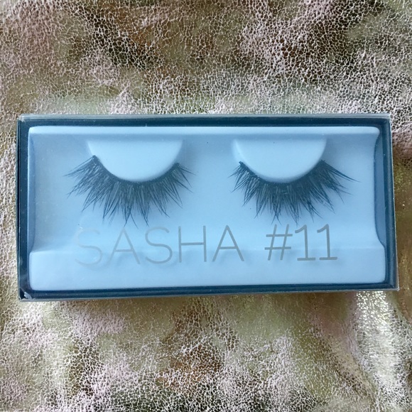Huda Beauty Classic Lash in “Sasha #11” - Picture 2 of 6